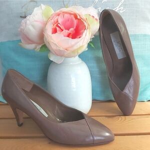 Vintage pumps size 7 Eaton Brown Leather 3" Heels Pointed Toes Narrow